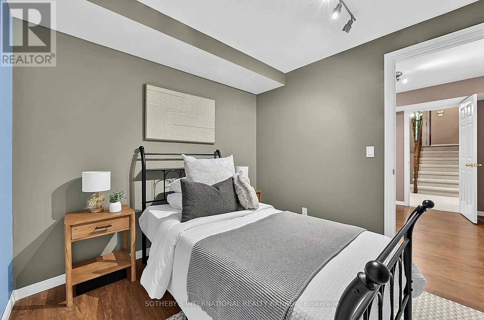4 BRECKEN DRIVE