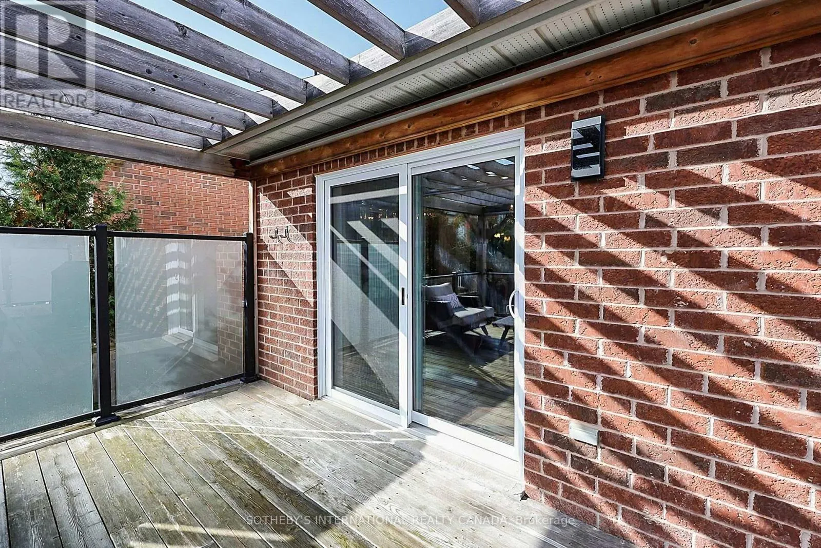 4 BRECKEN DRIVE
