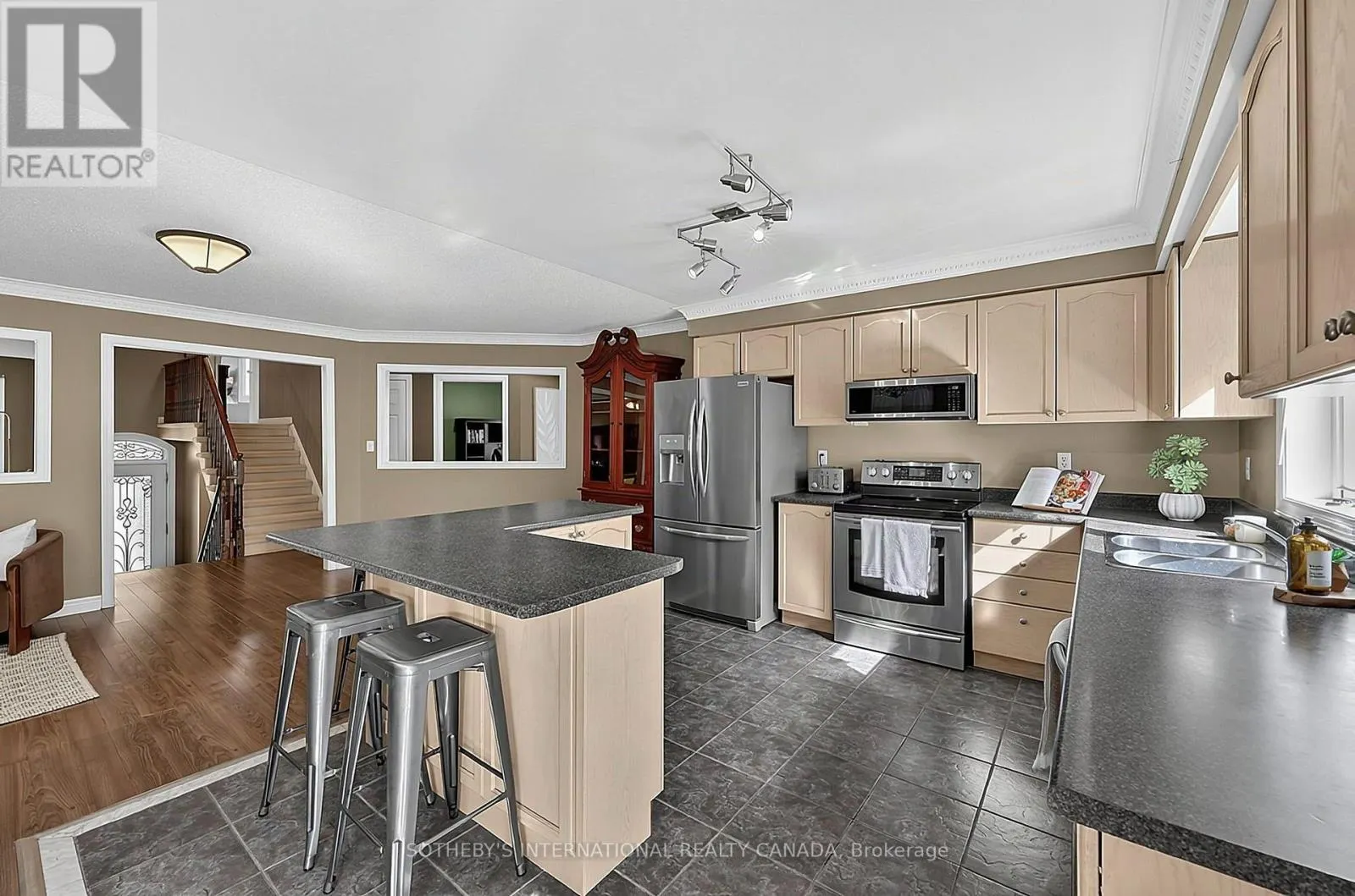 4 BRECKEN DRIVE