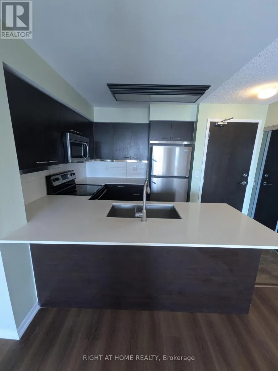 910 - 75 KING WILLIAM CRESCENT