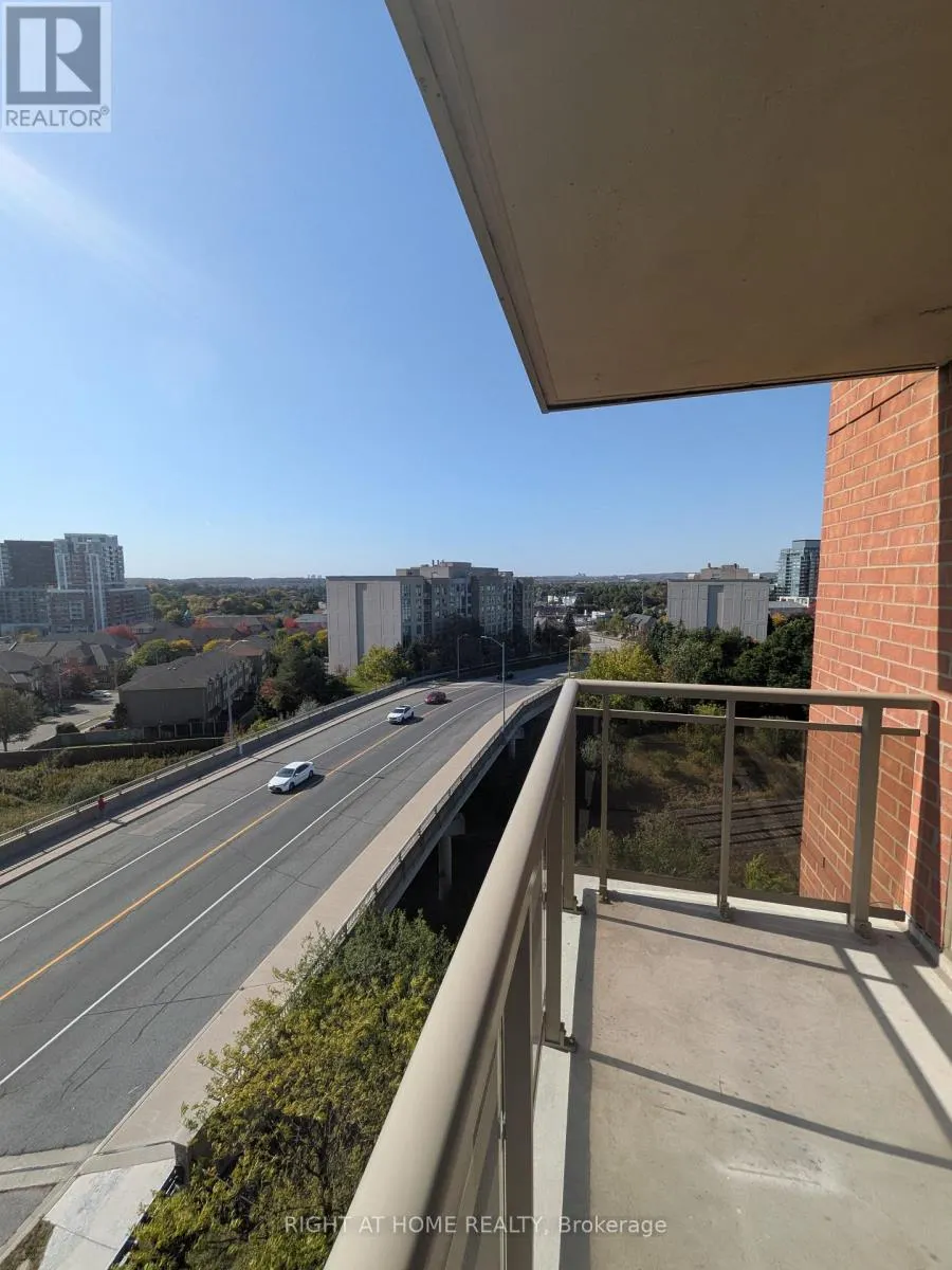 910 - 75 KING WILLIAM CRESCENT
