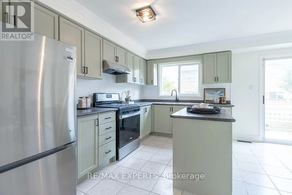 104 ECHO RIDGE CRESCENT
