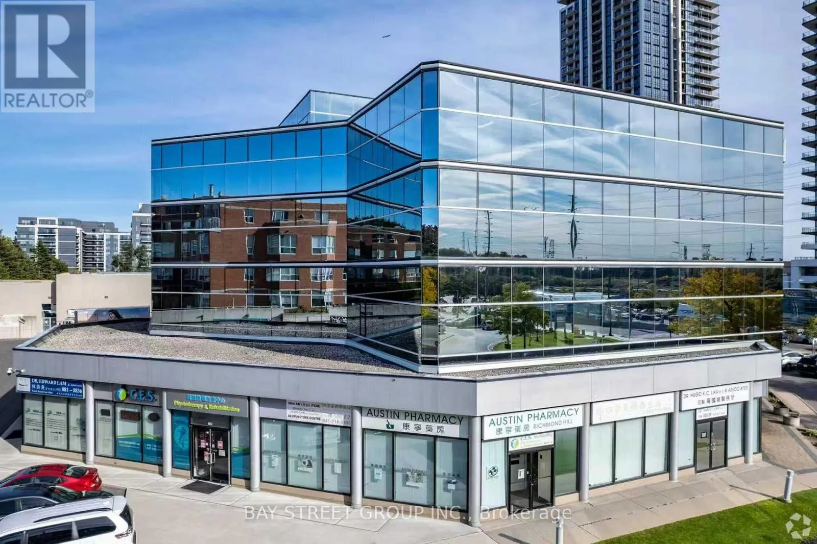 304 - 350 HIGHWAY 7 E