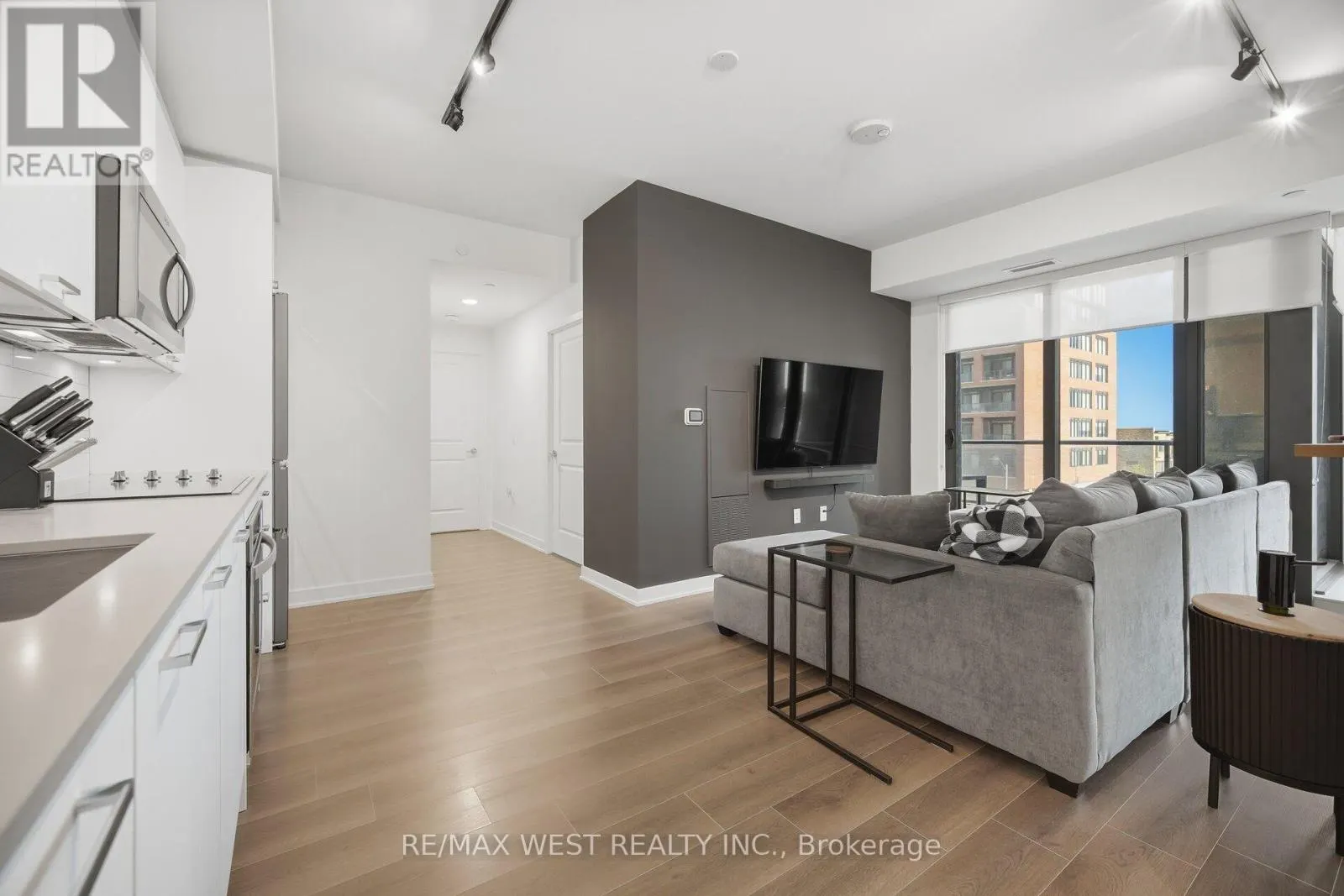 312 - 120 EAGLE ROCK WAY