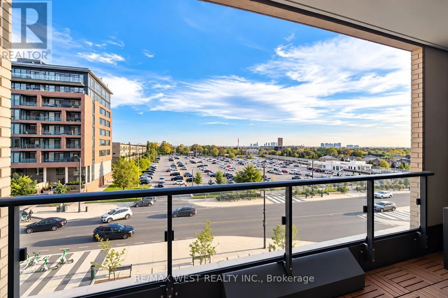 312 - 120 EAGLE ROCK WAY