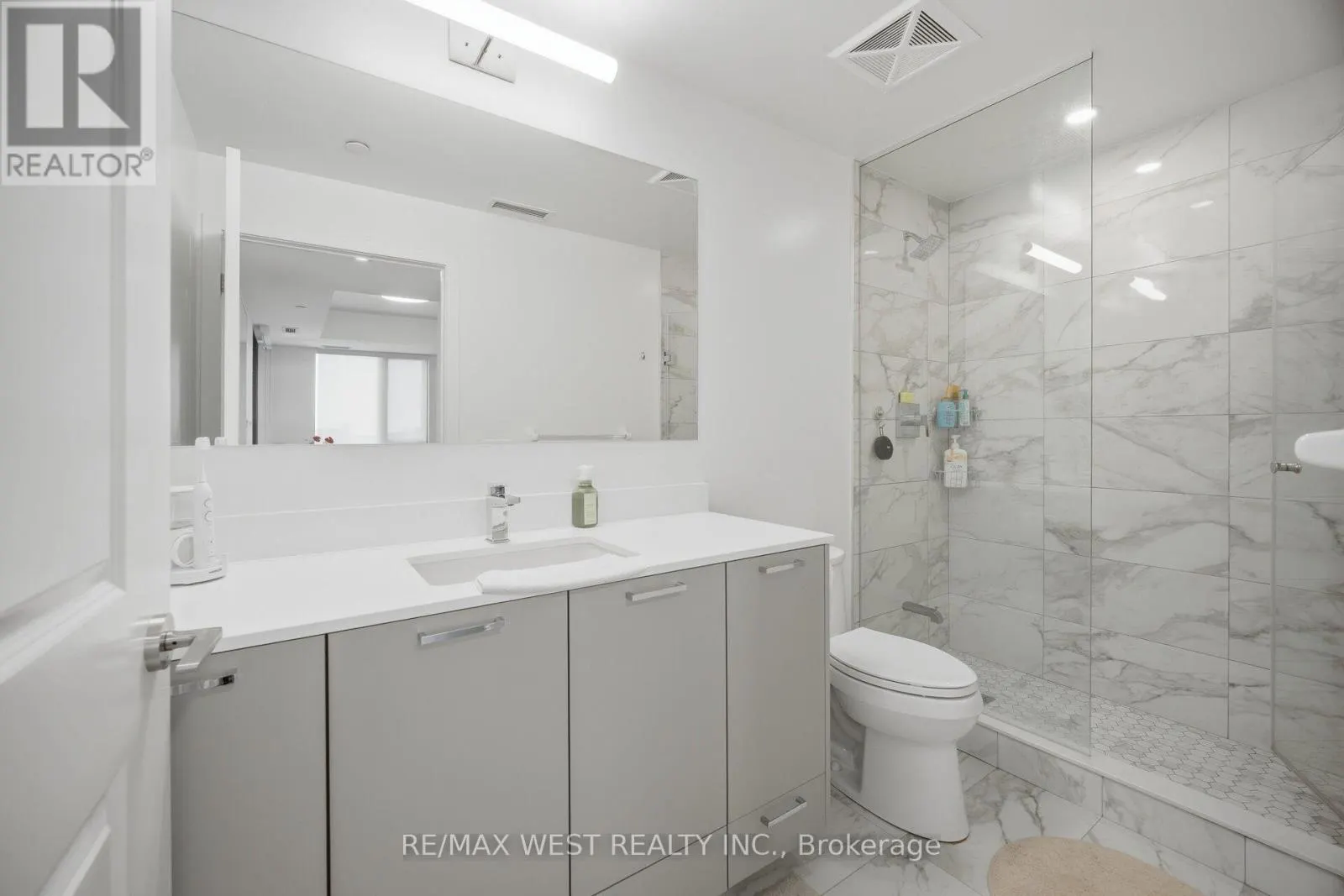 312 - 120 EAGLE ROCK WAY