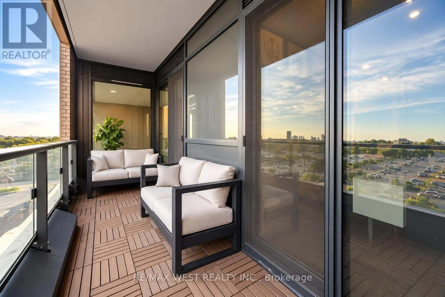 312 - 120 EAGLE ROCK WAY