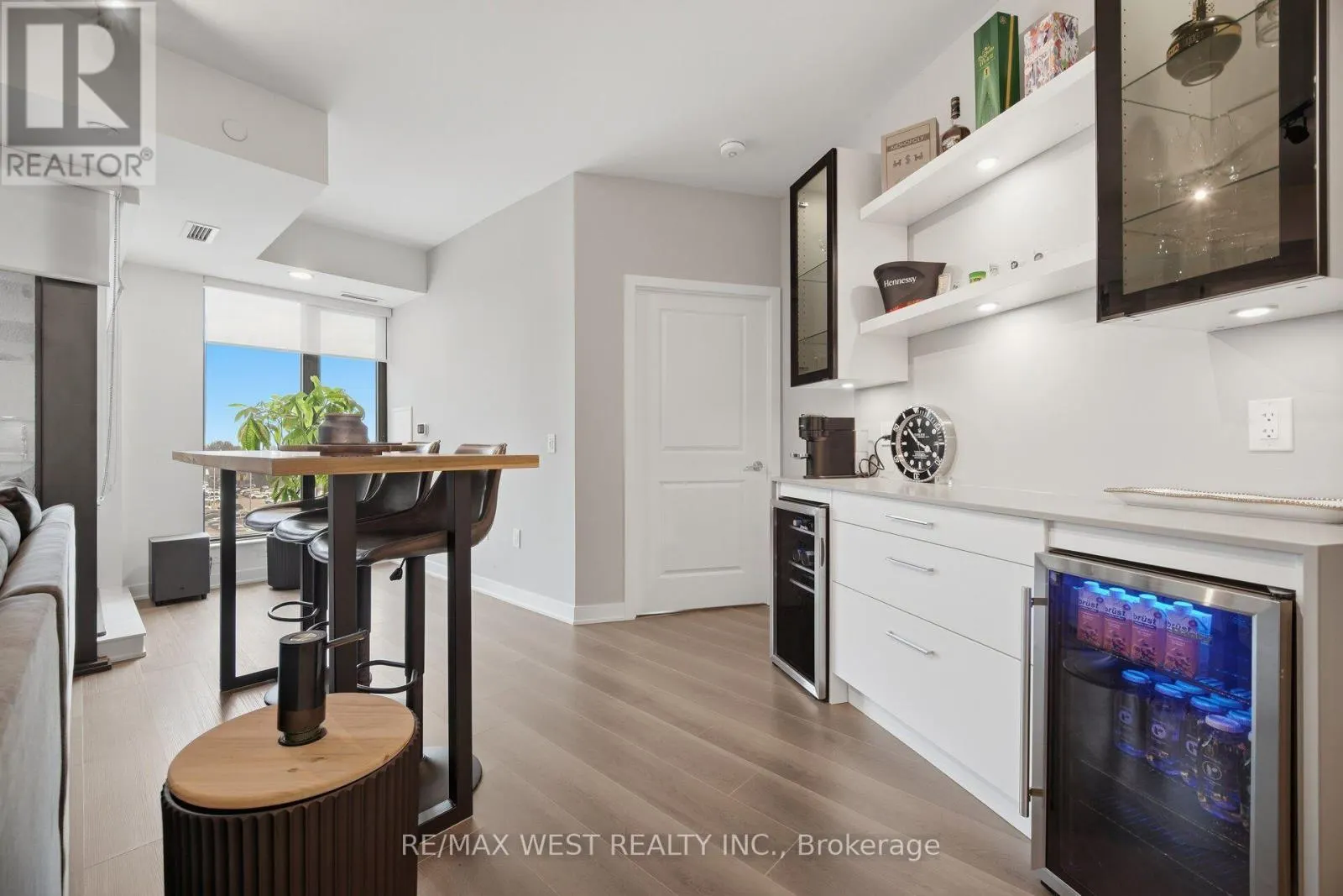 312 - 120 EAGLE ROCK WAY