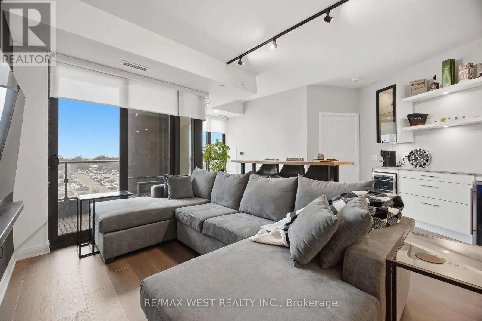 312 - 120 EAGLE ROCK WAY