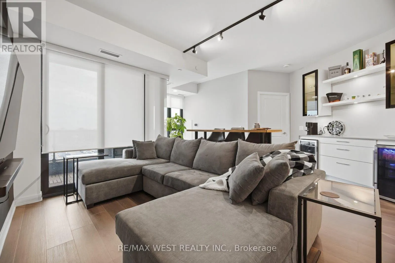 312 - 120 EAGLE ROCK WAY