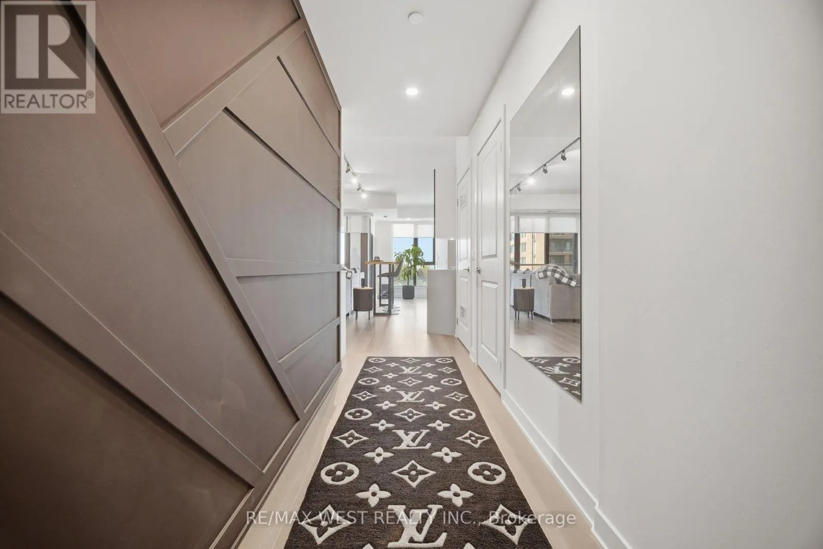 312 - 120 EAGLE ROCK WAY