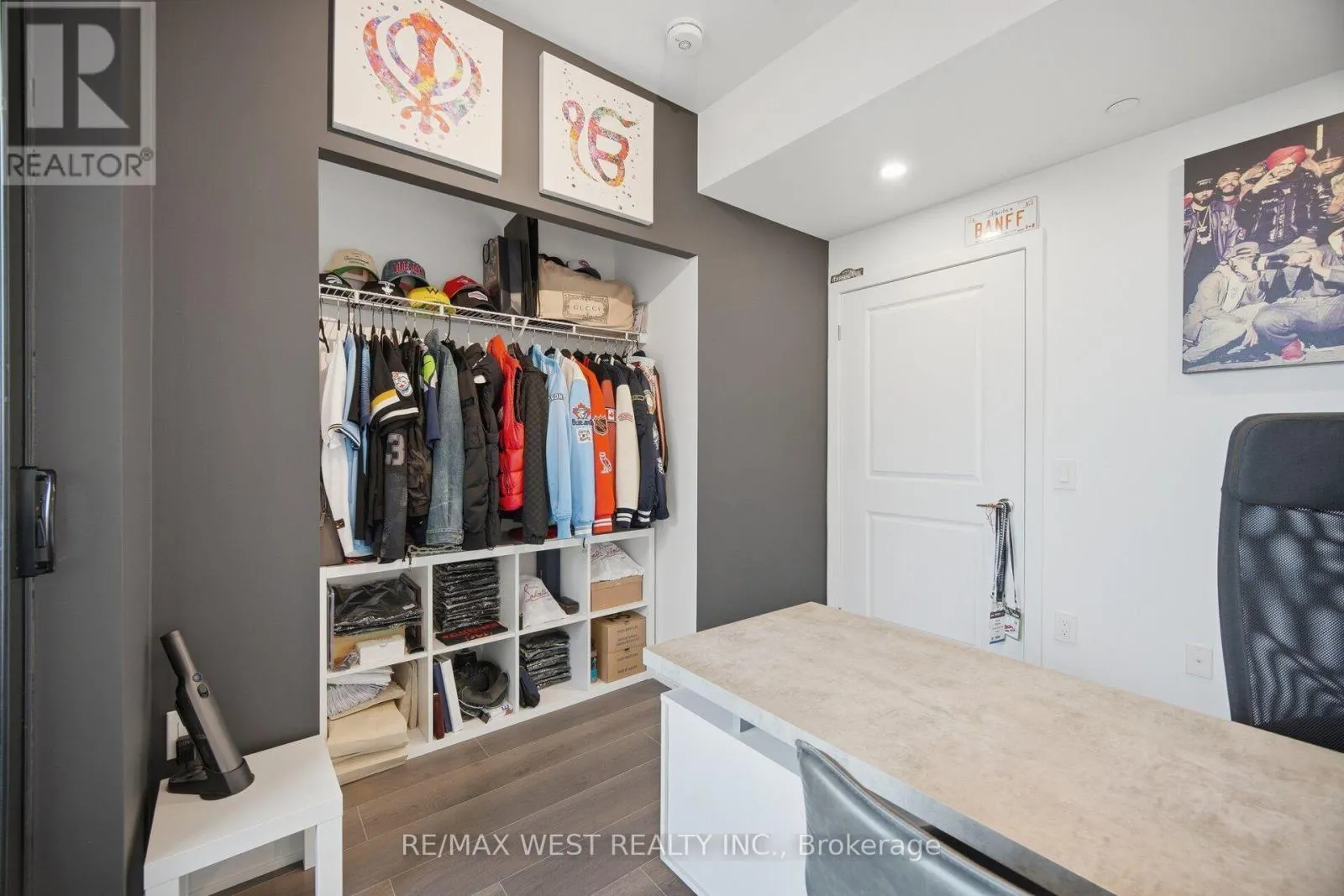 312 - 120 EAGLE ROCK WAY