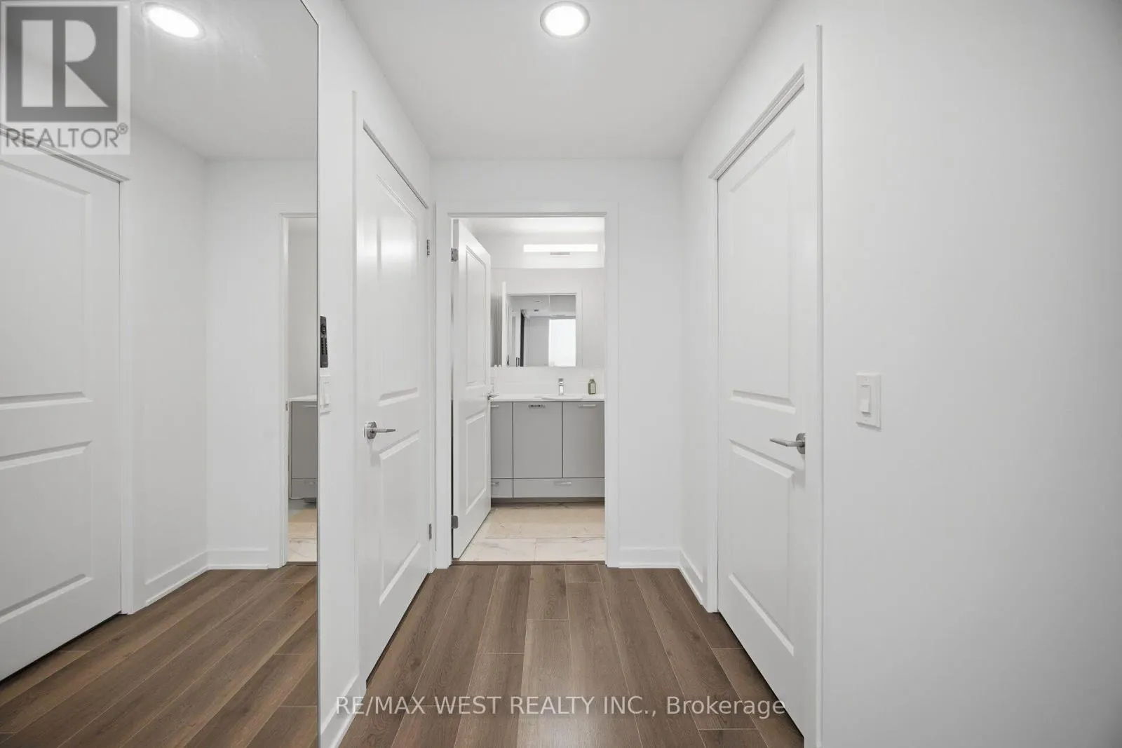 312 - 120 EAGLE ROCK WAY