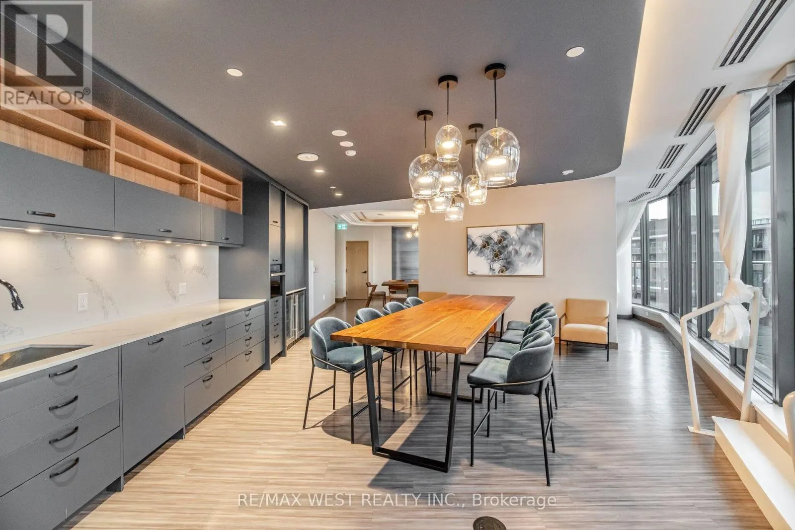 312 - 120 EAGLE ROCK WAY
