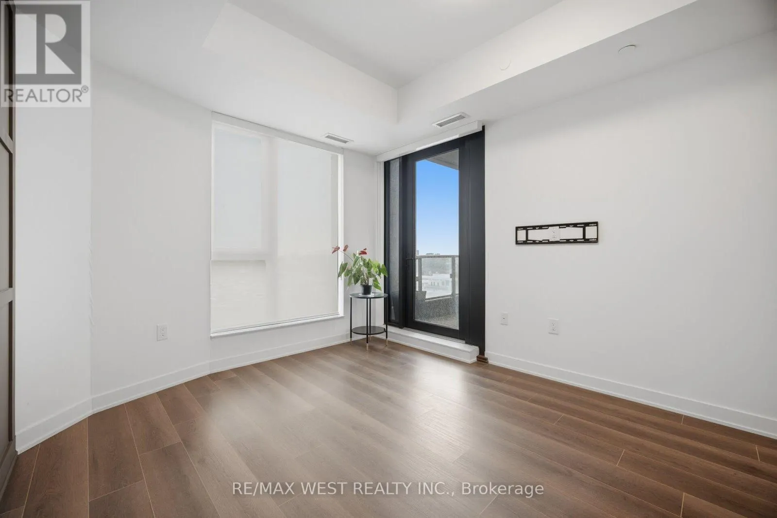 312 - 120 EAGLE ROCK WAY