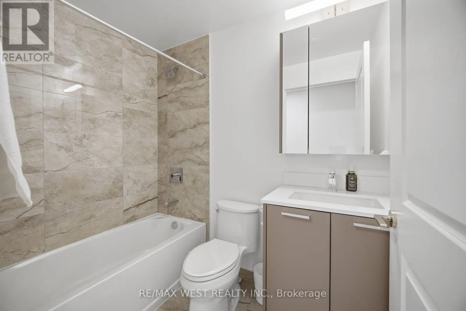 312 - 120 EAGLE ROCK WAY