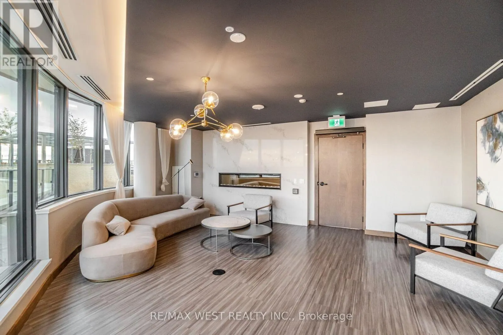 312 - 120 EAGLE ROCK WAY