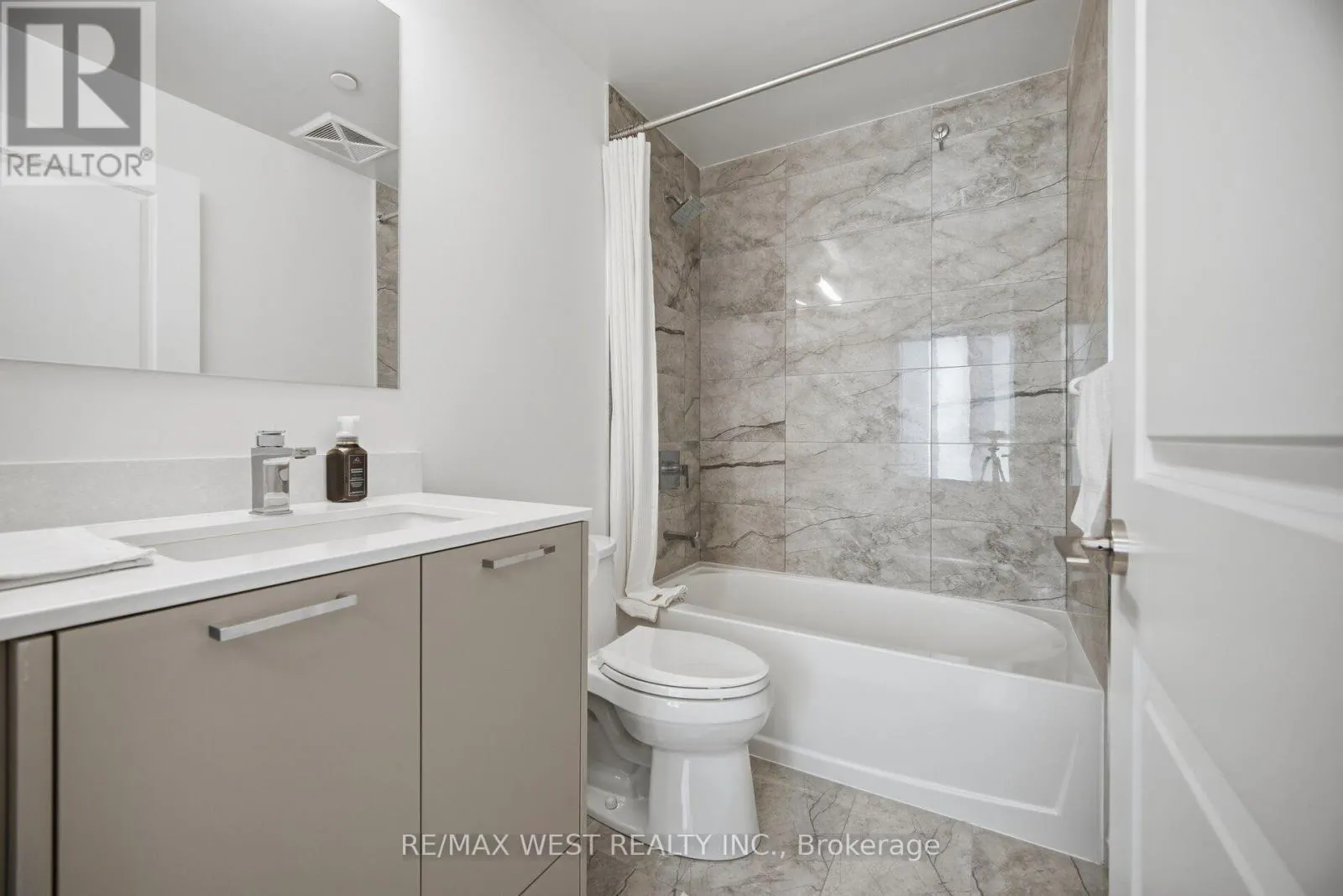 312 - 120 EAGLE ROCK WAY