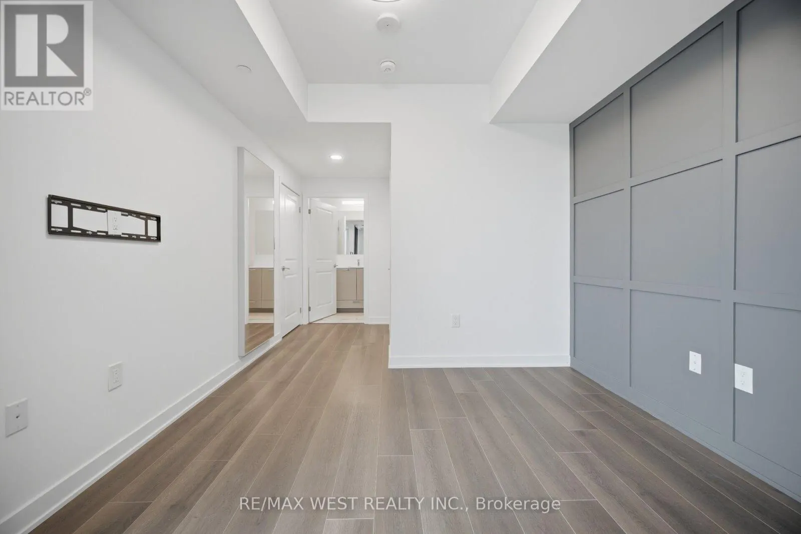 312 - 120 EAGLE ROCK WAY