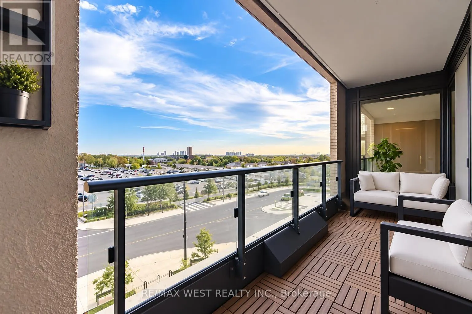 312 - 120 EAGLE ROCK WAY
