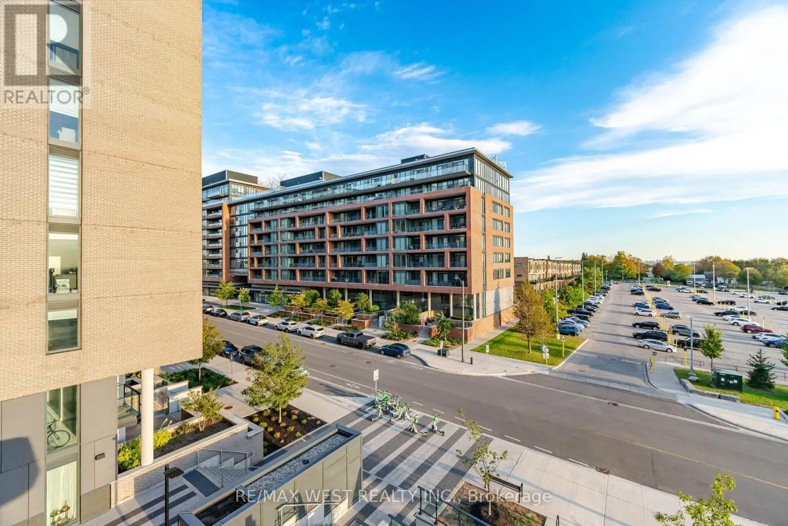 312 - 120 EAGLE ROCK WAY