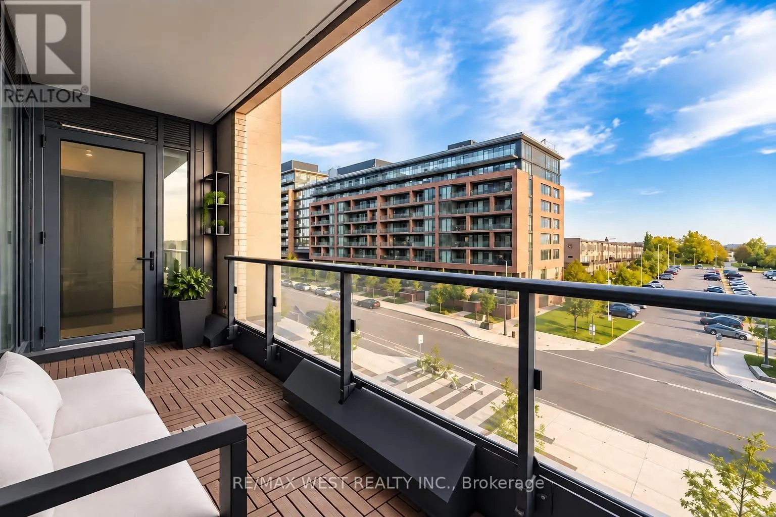 312 - 120 EAGLE ROCK WAY
