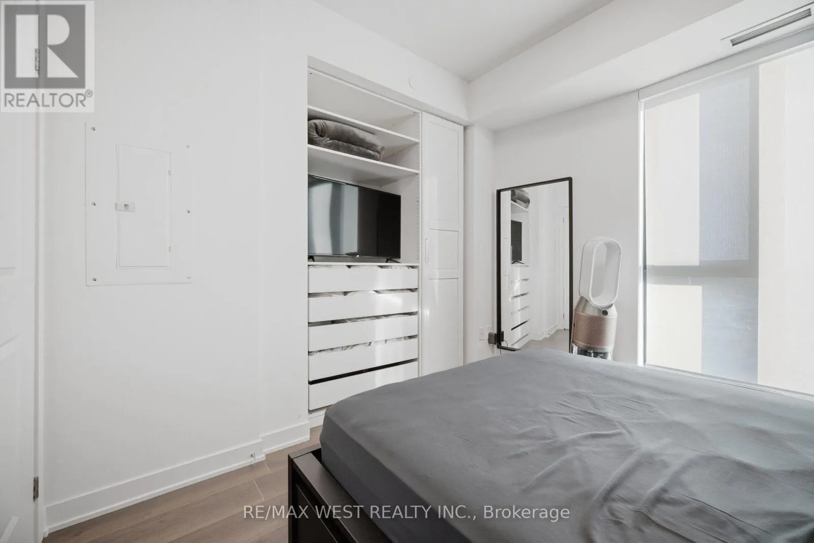 312 - 120 EAGLE ROCK WAY