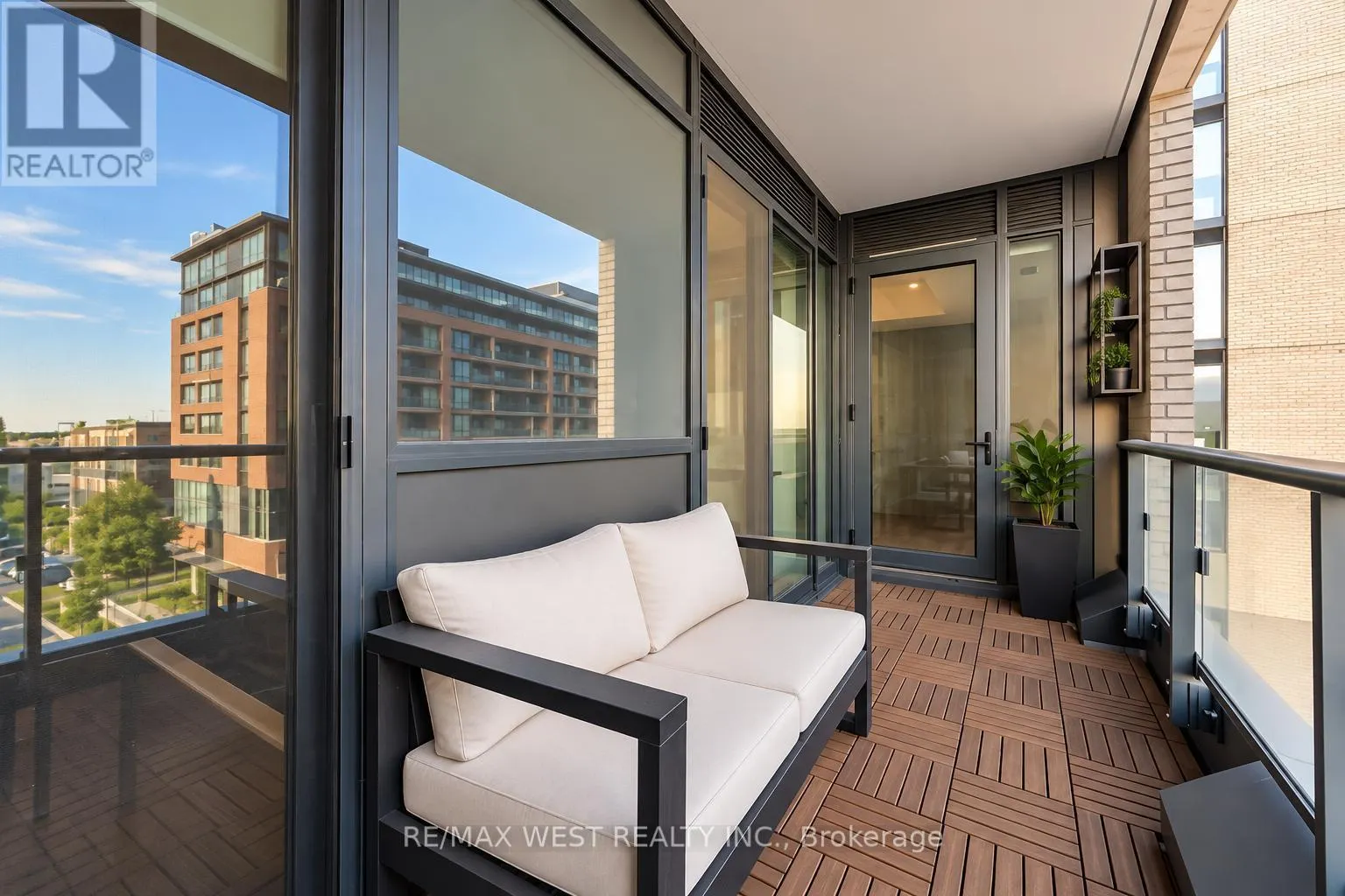 312 - 120 EAGLE ROCK WAY