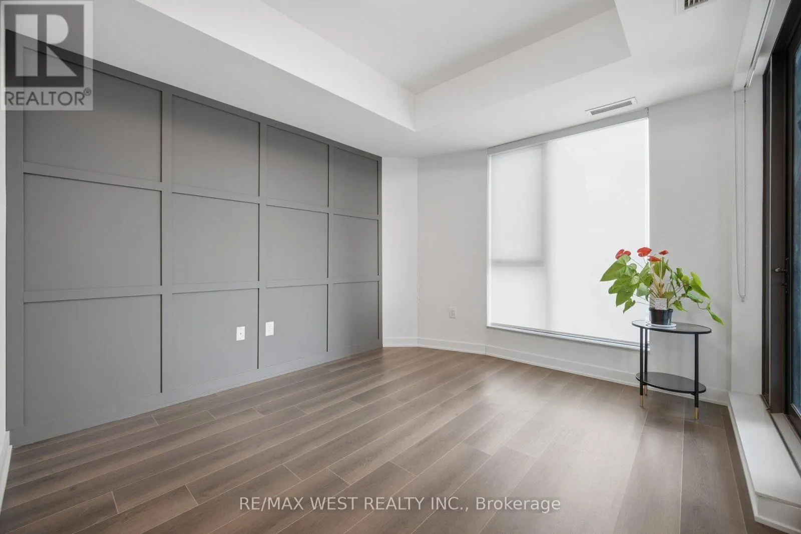 312 - 120 EAGLE ROCK WAY