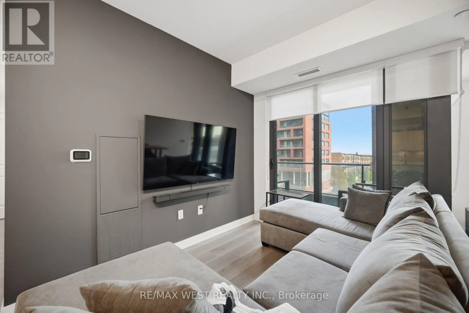 312 - 120 EAGLE ROCK WAY
