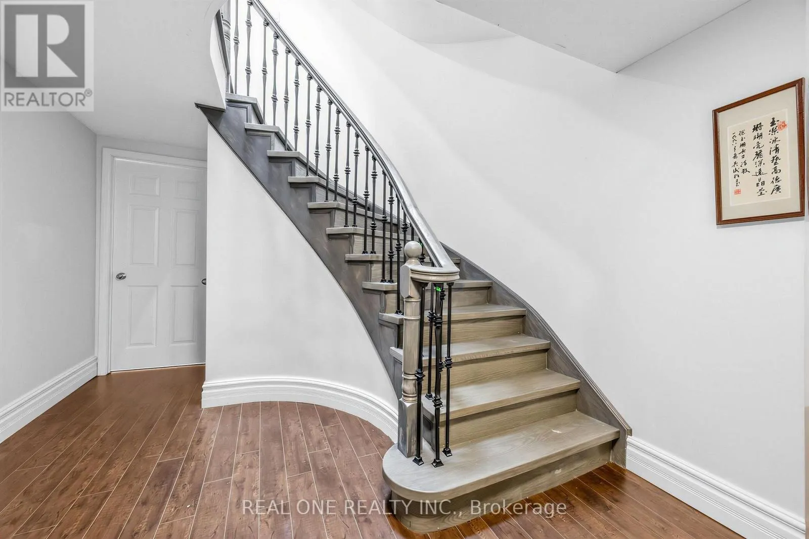 52 FENWICK CRESCENT