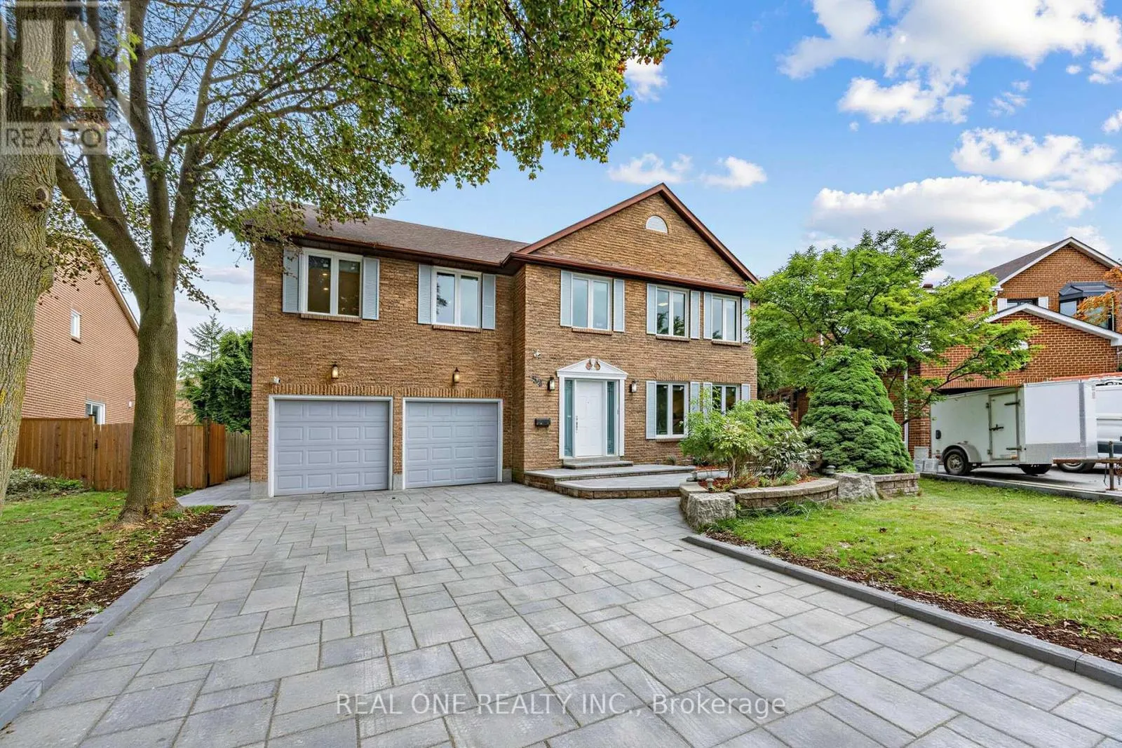 52 FENWICK CRESCENT