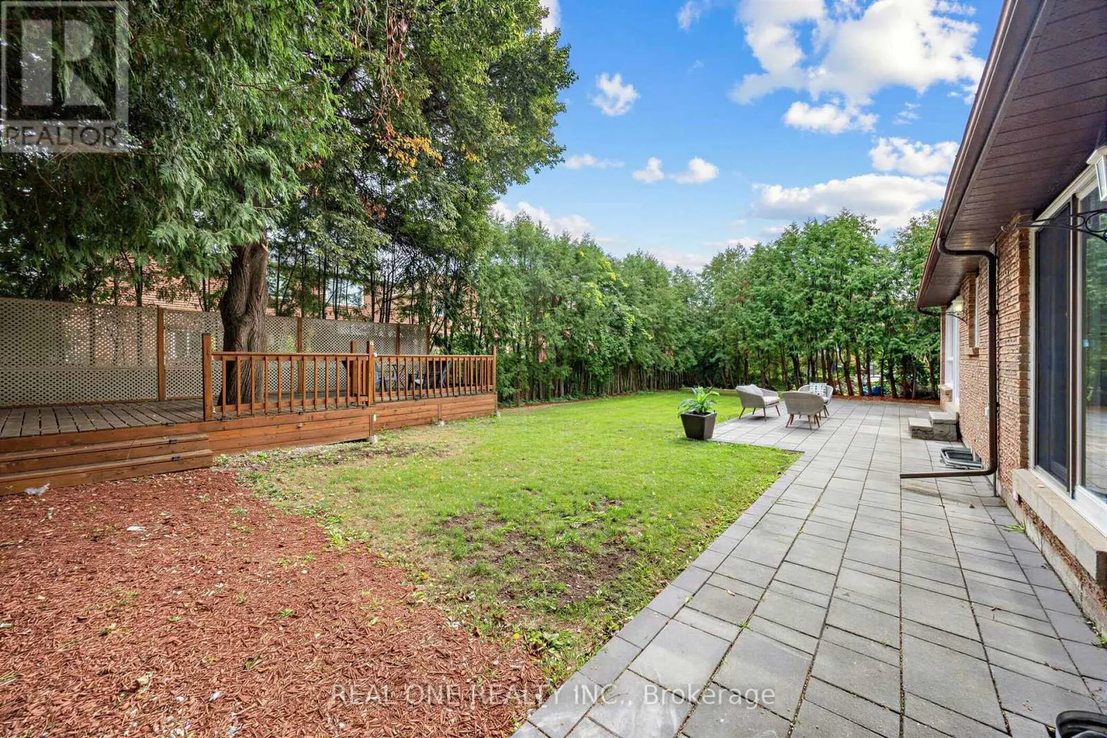 52 FENWICK CRESCENT