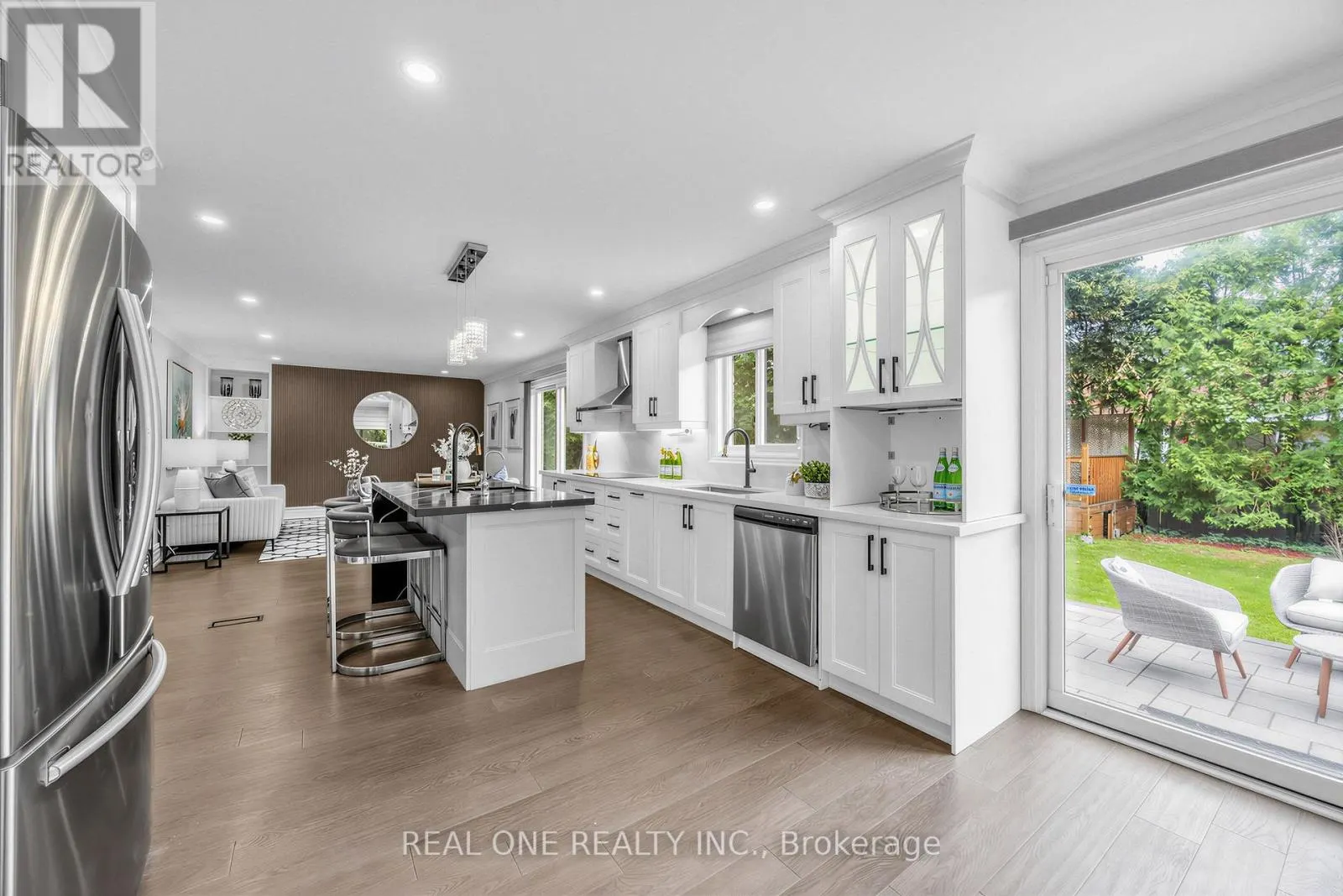 52 FENWICK CRESCENT