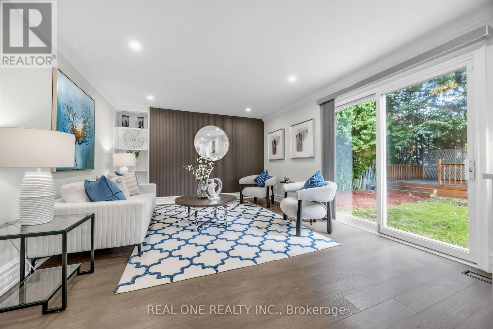 52 FENWICK CRESCENT