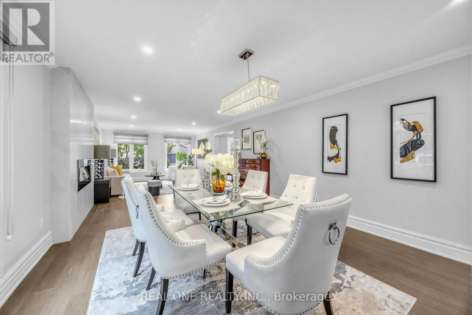 52 FENWICK CRESCENT
