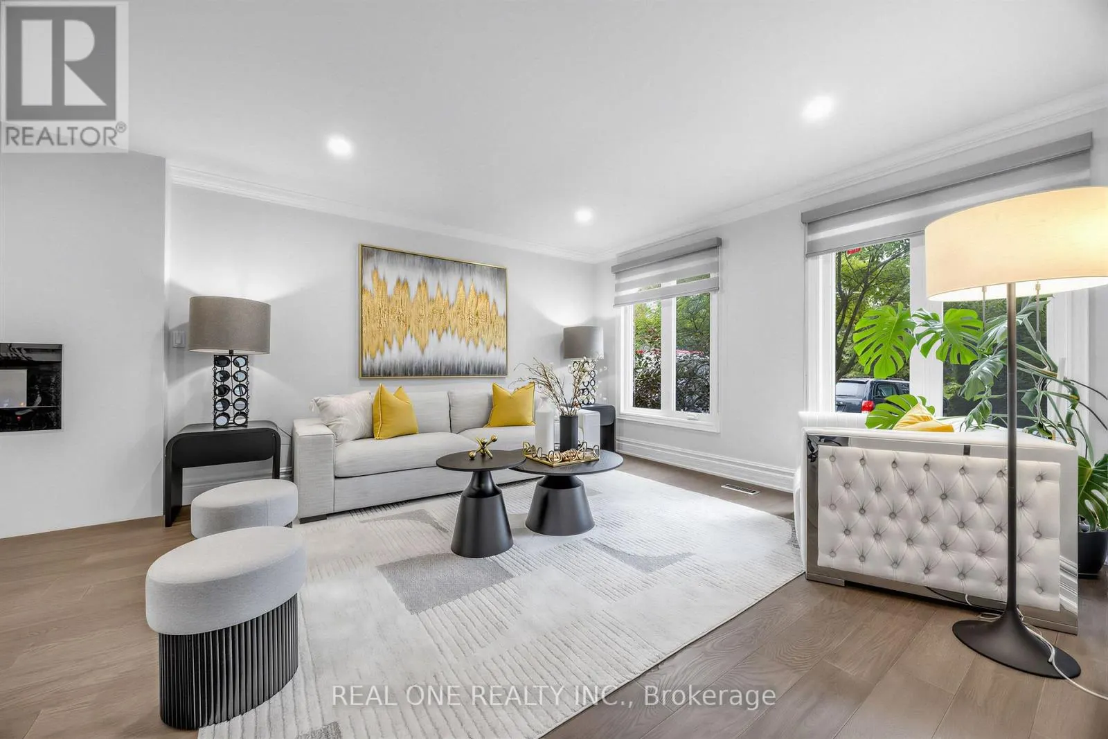 52 FENWICK CRESCENT