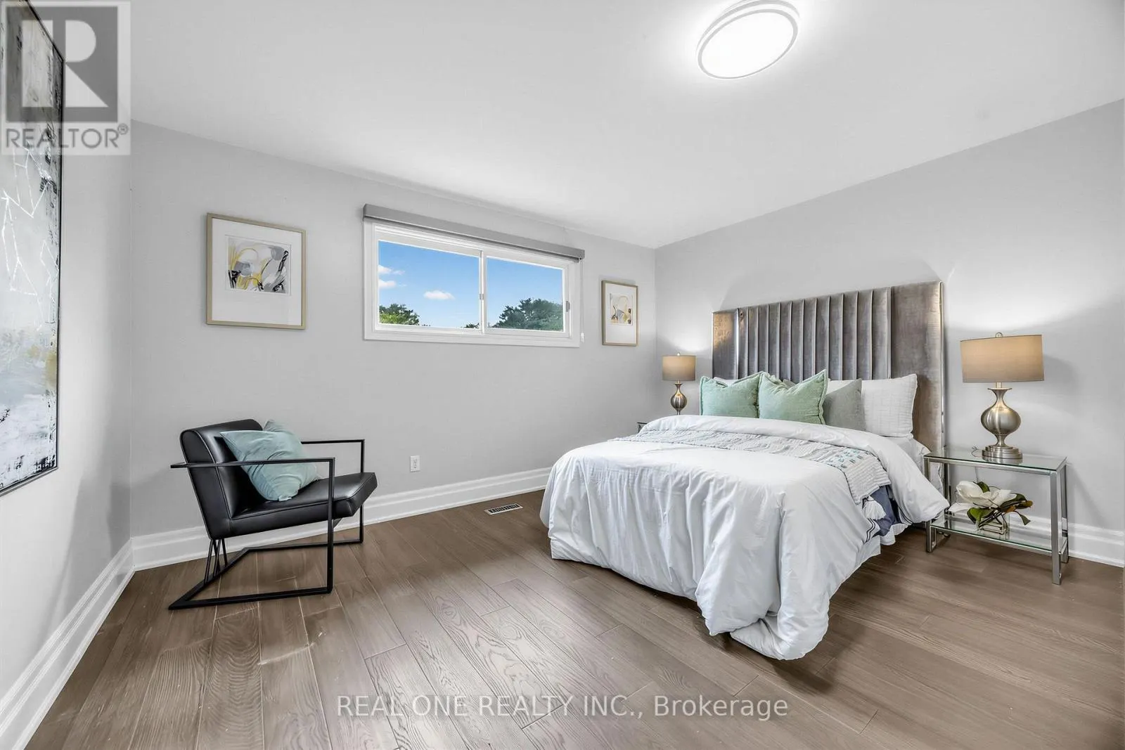 52 FENWICK CRESCENT