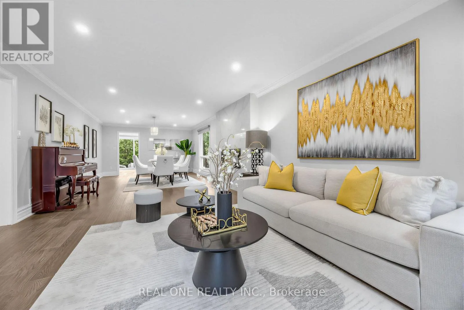 52 FENWICK CRESCENT