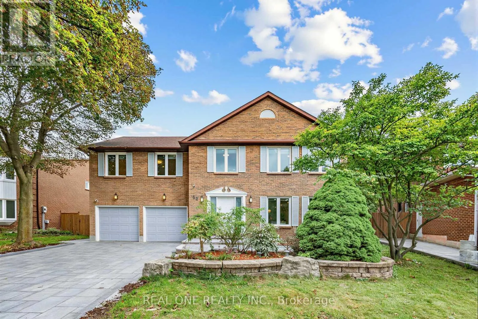 52 FENWICK CRESCENT