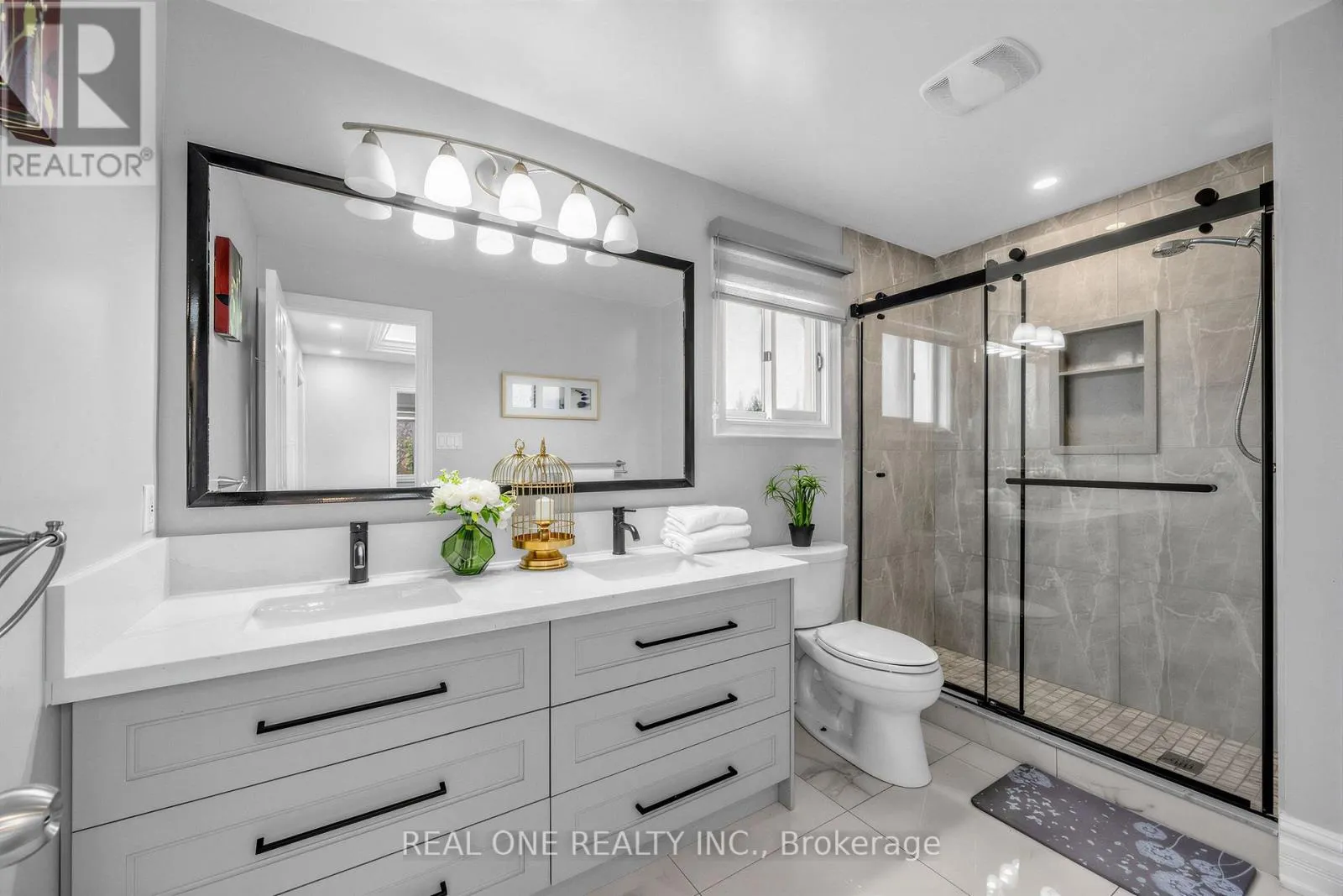 52 FENWICK CRESCENT