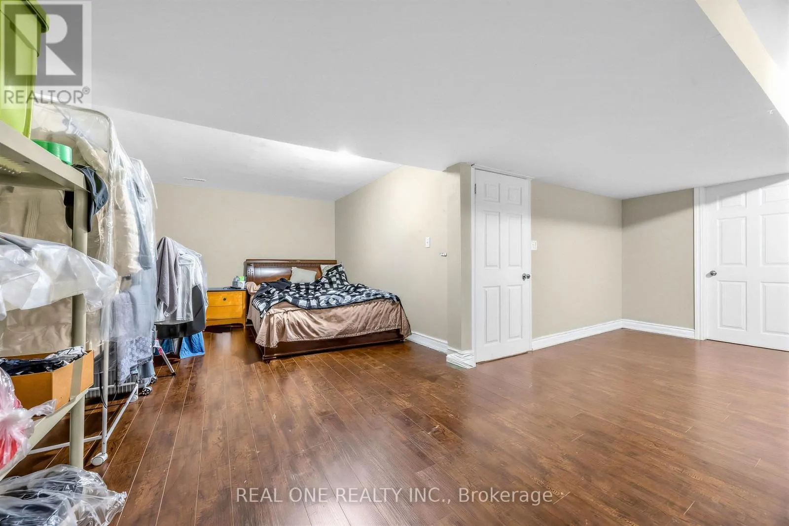 52 FENWICK CRESCENT
