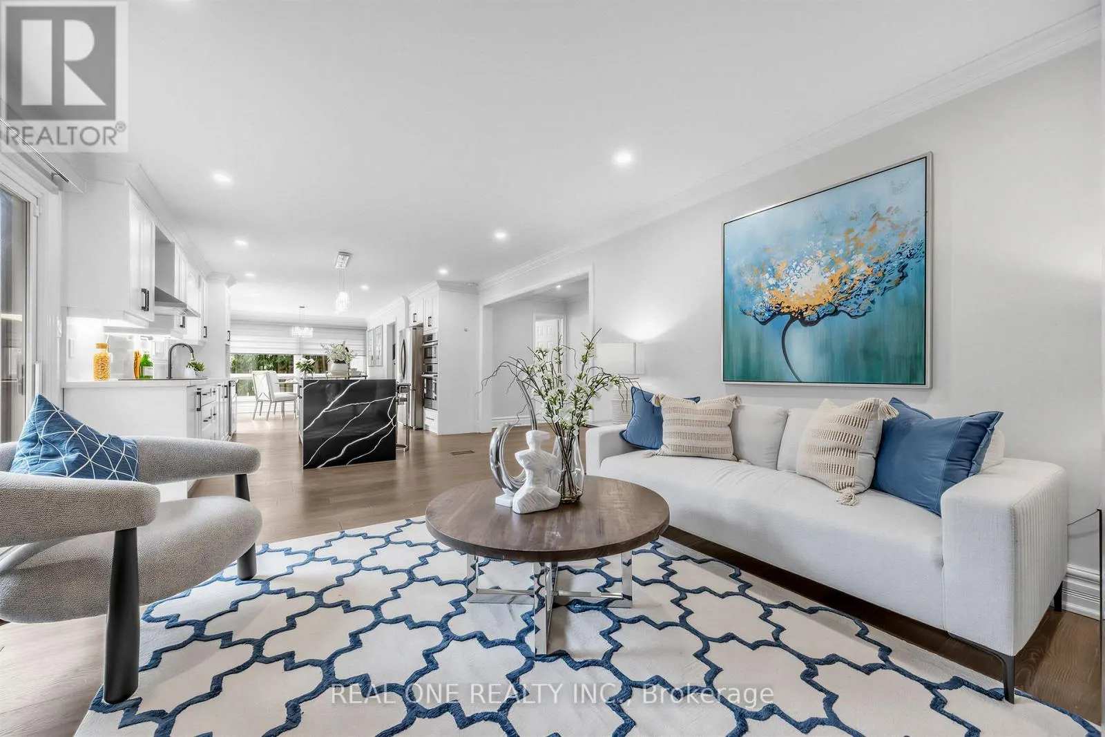52 FENWICK CRESCENT