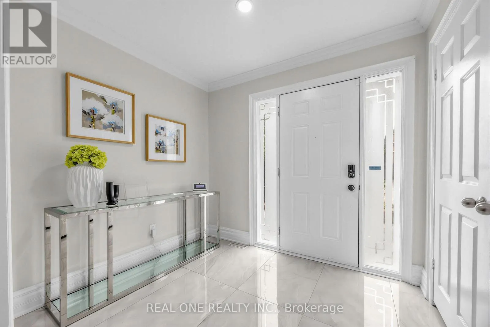 52 FENWICK CRESCENT