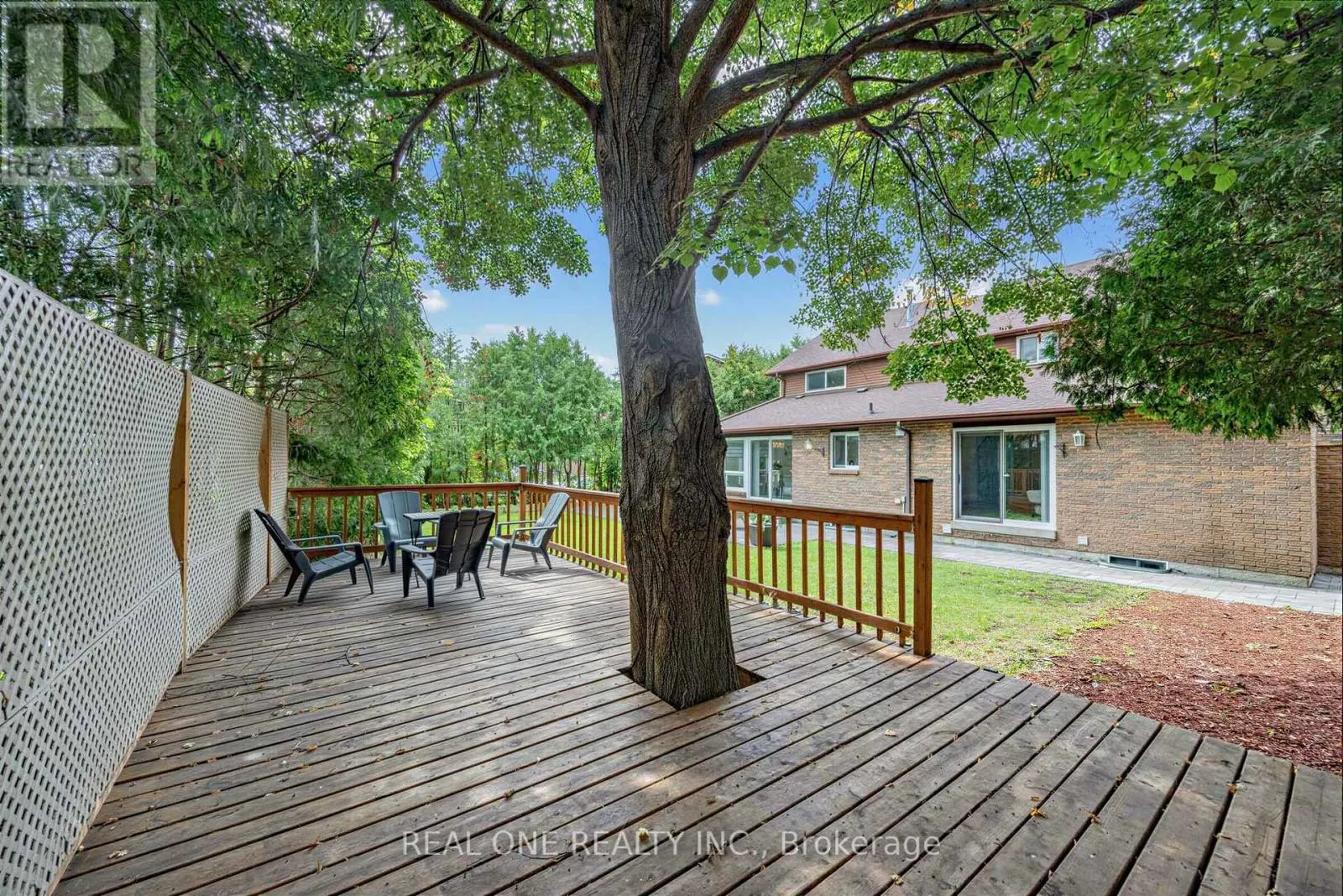 52 FENWICK CRESCENT