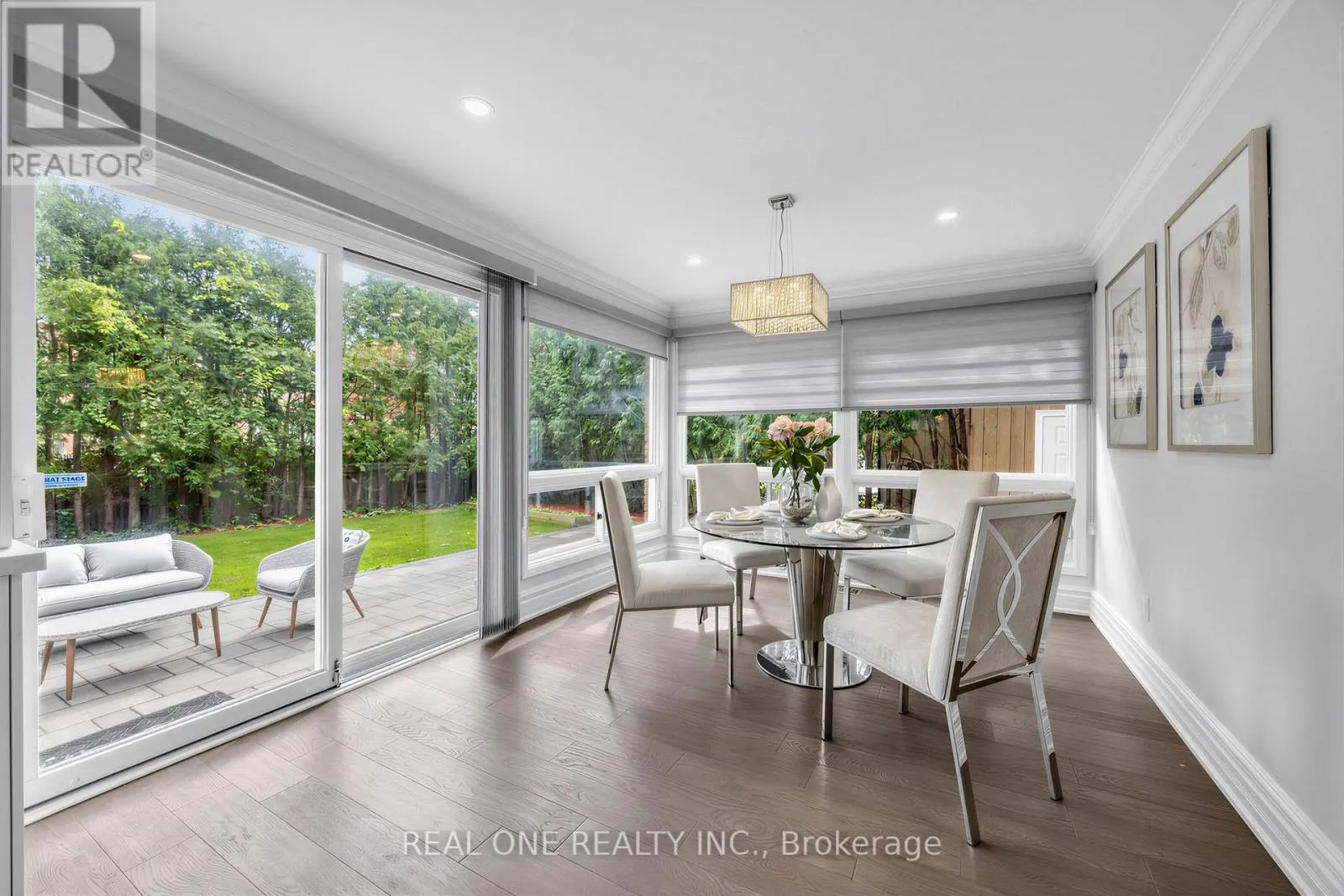 52 FENWICK CRESCENT
