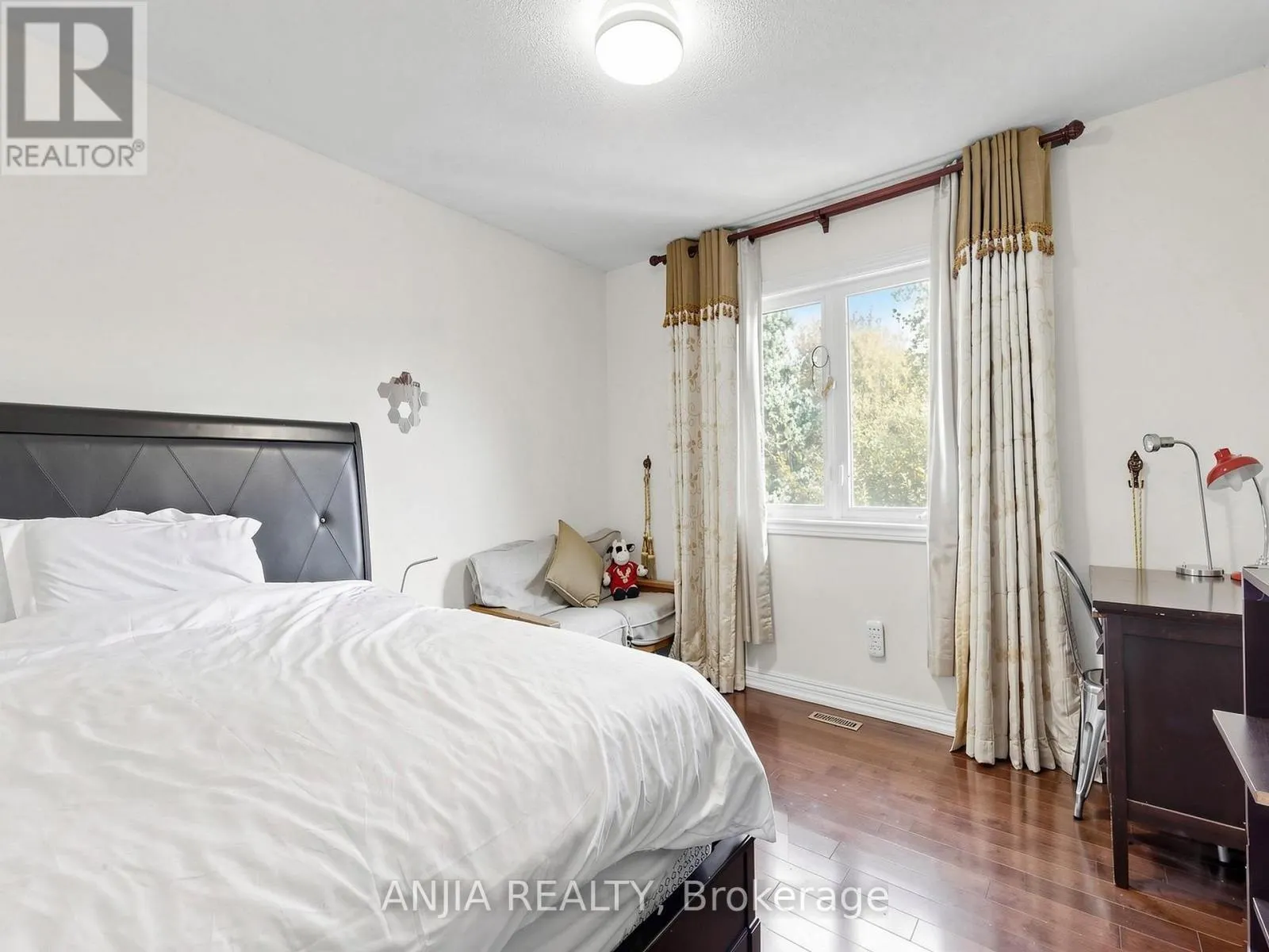 50 HOLLINGHAM ROAD
