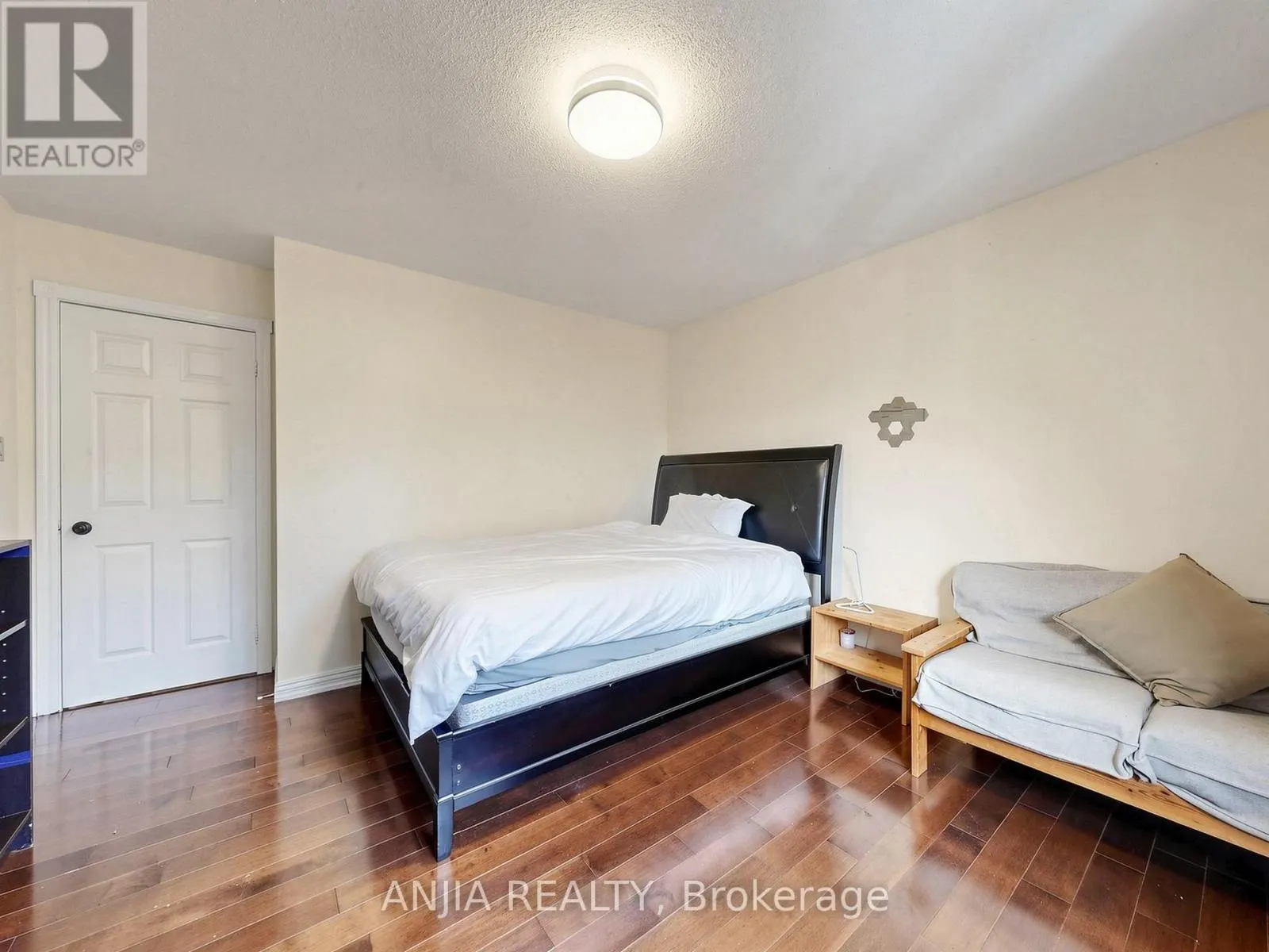 50 HOLLINGHAM ROAD