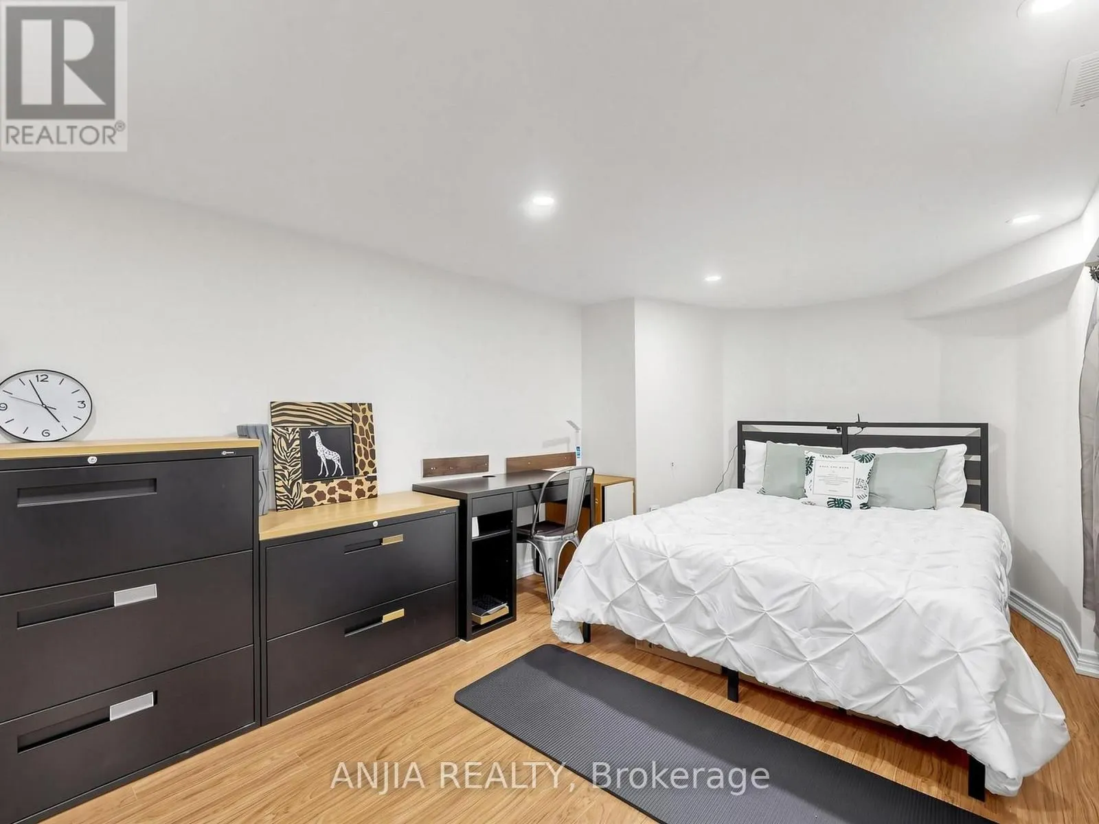 50 HOLLINGHAM ROAD