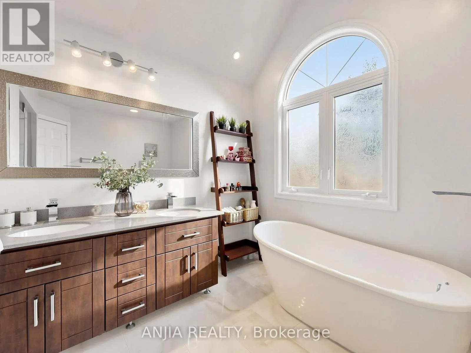 50 HOLLINGHAM ROAD